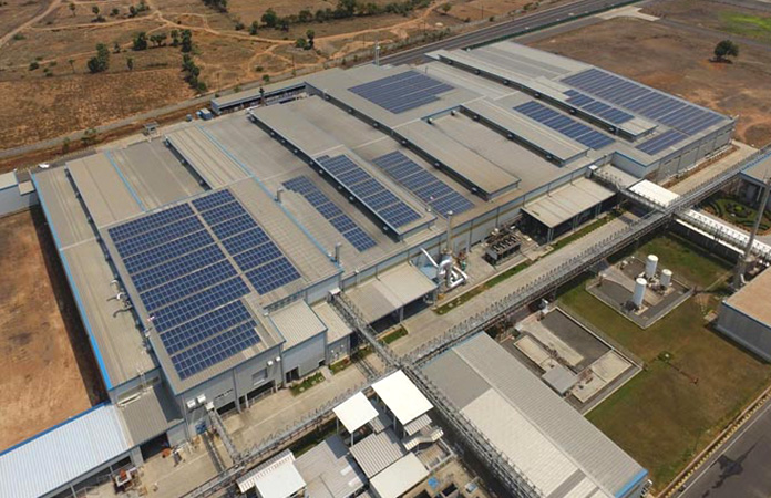印度工厂的太阳能电池板照片