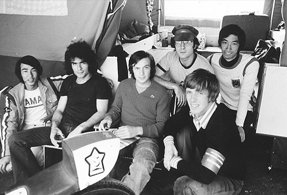 根本健氏(後列右側)1973年フランス·マクルニサキットにて